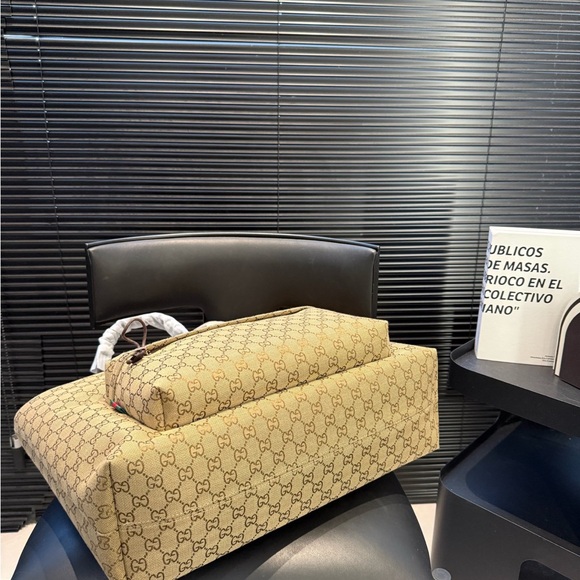 Gucci Tan Monogram Canvas Tote - Picture 5 of 9